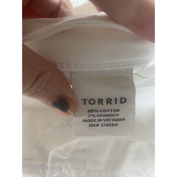 Torrid Jean Shorts White Denim Stretch High Rise Bermuda plus size 26 NEW - Picture 12 of 13